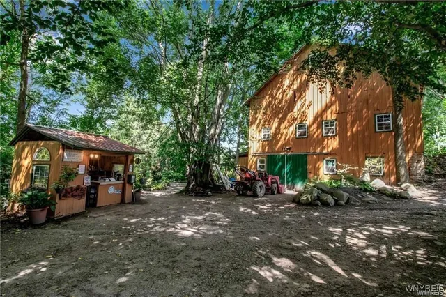 $750,000 | 2912 Highway 20, Sheridan, NY 14135