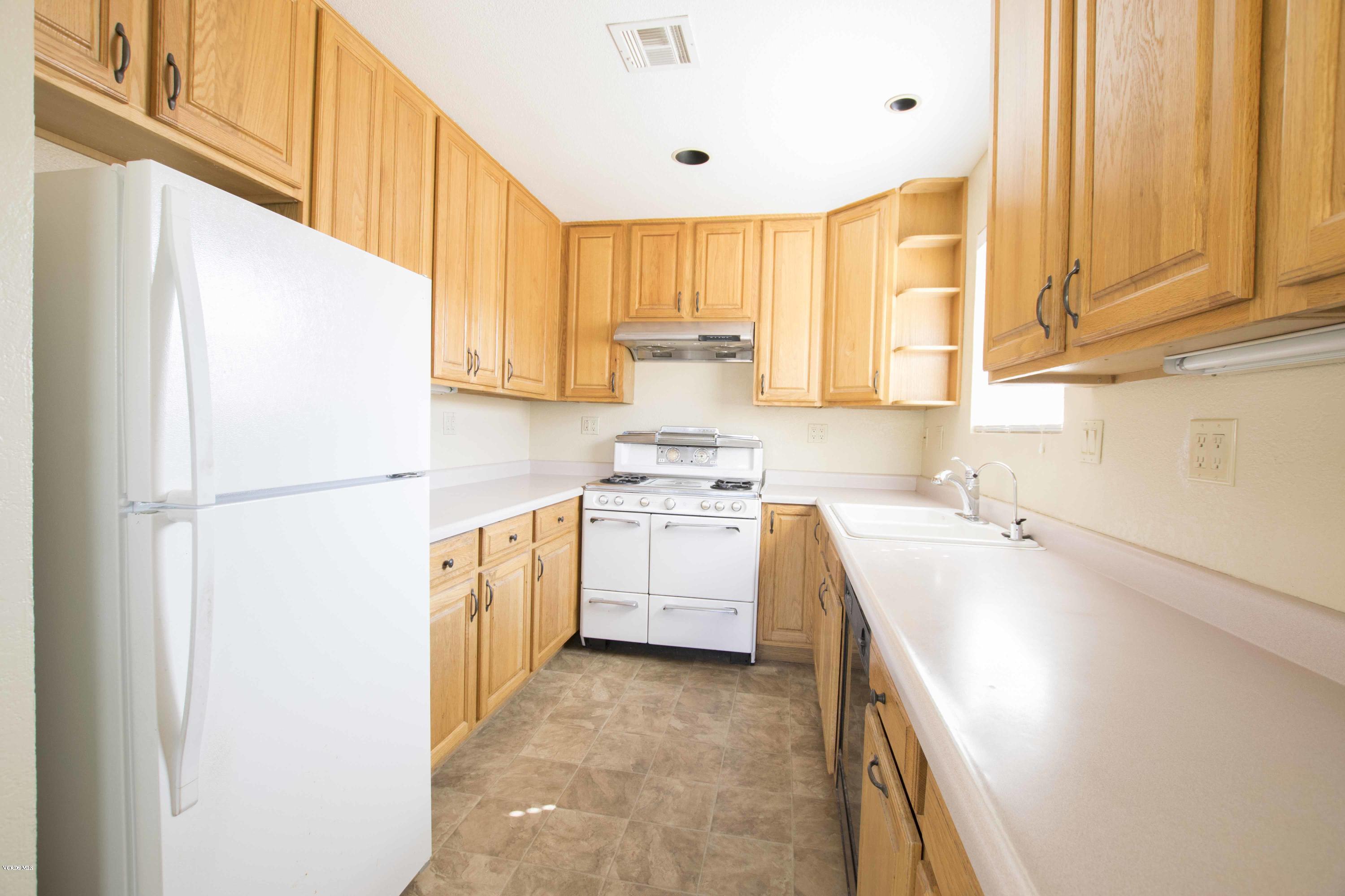 257 Rhodes Court Fillmore, CA 93015 - Photo 4 of 14 Kitchen_257 Rhodes