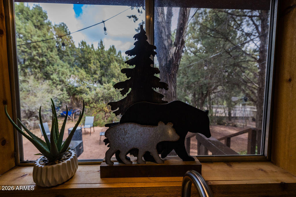 838 Palomino Way Payson, AZ 85541 - Photo 41 of 87 a vase of flowers sitting on a table