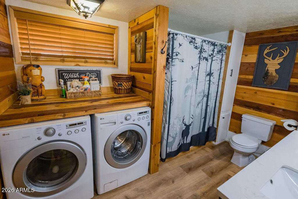 838 Palomino Way Payson, AZ 85541 - Photo 55 of 87 a view of a bedroom with washer and dryer