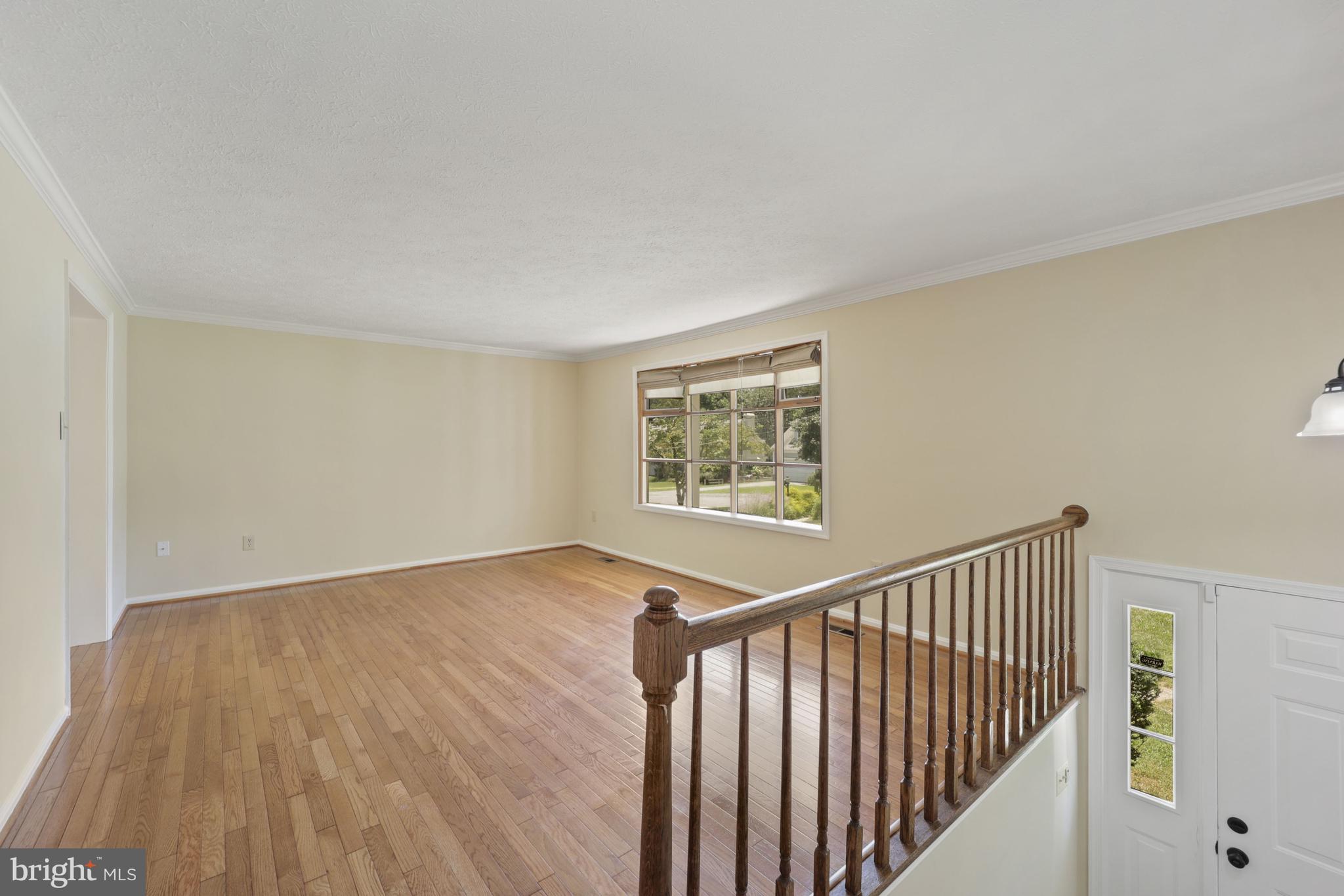 10321 Parkman Road Silver Spring, MD 20903 - Photo 16 of 40 Living Room