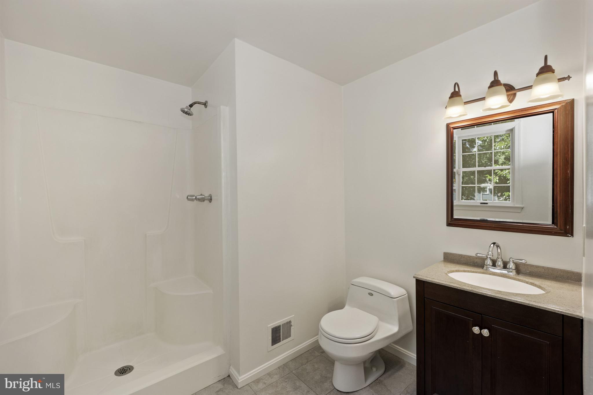 10321 Parkman Road Silver Spring, MD 20903 - Photo 23 of 40 Primary Bath
