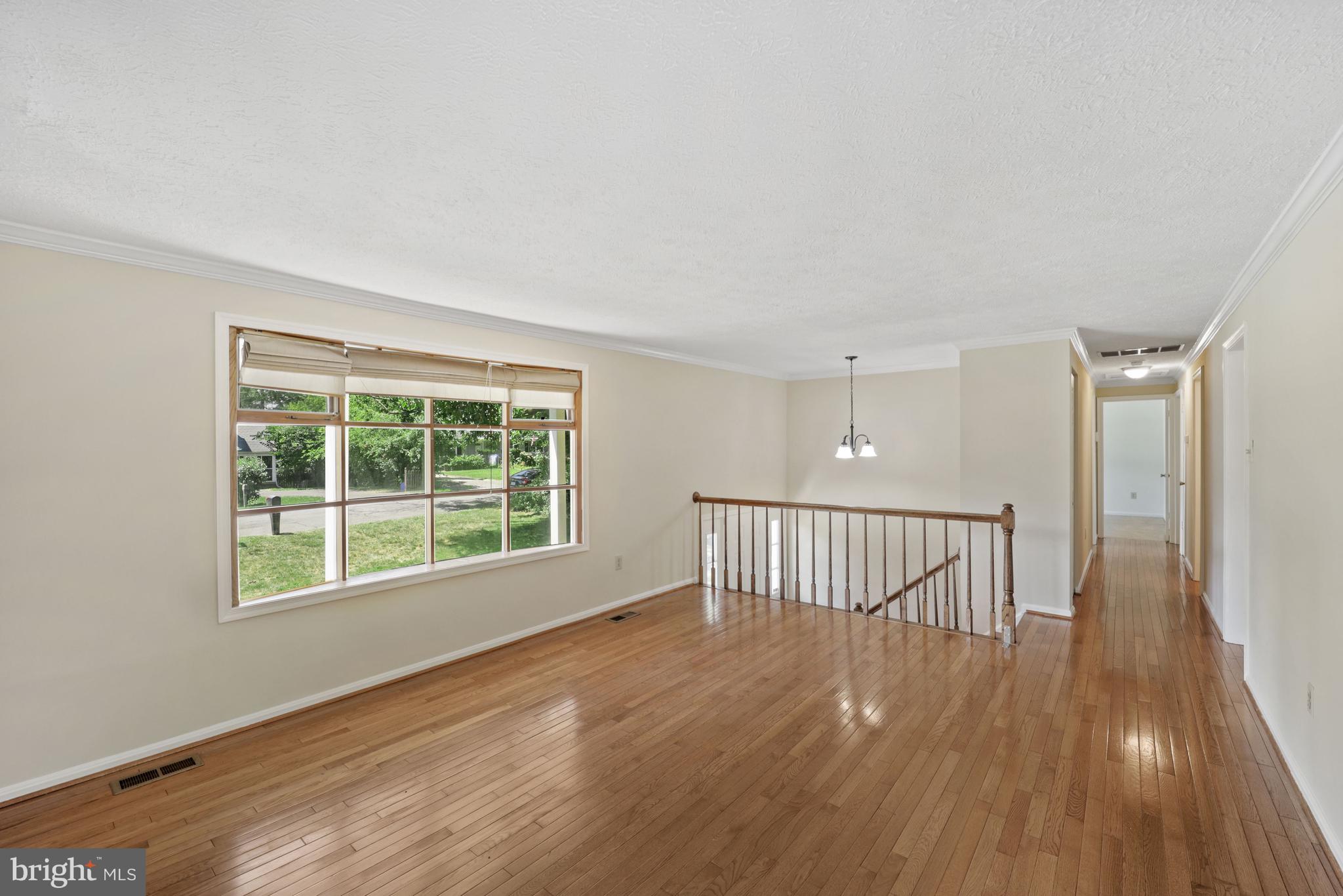 10321 Parkman Road Silver Spring, MD 20903 - Photo 7 of 40 Living Room