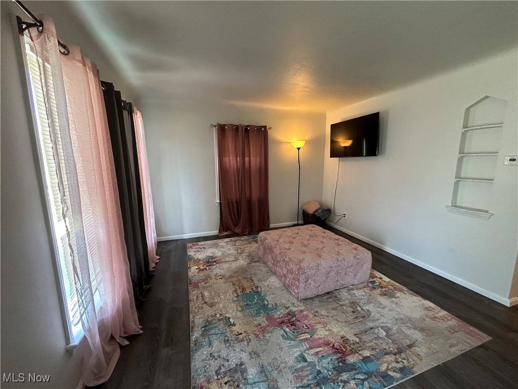 1407 Cranover Road Cleveland, OH 44124 - Photo 5 of 44 Living Room