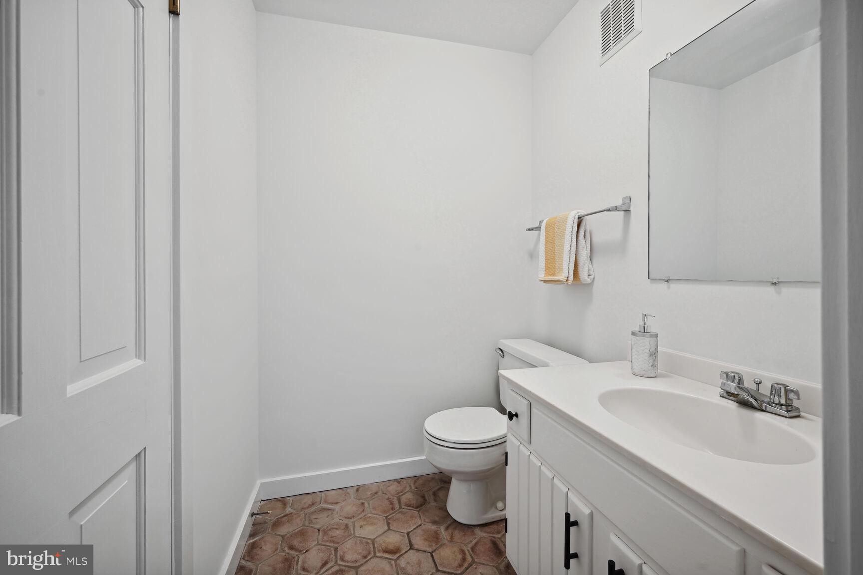 2427 Tunlaw Road Northwest Washington, DC 20007 - Photo 5 of 37 Gallery Image 5