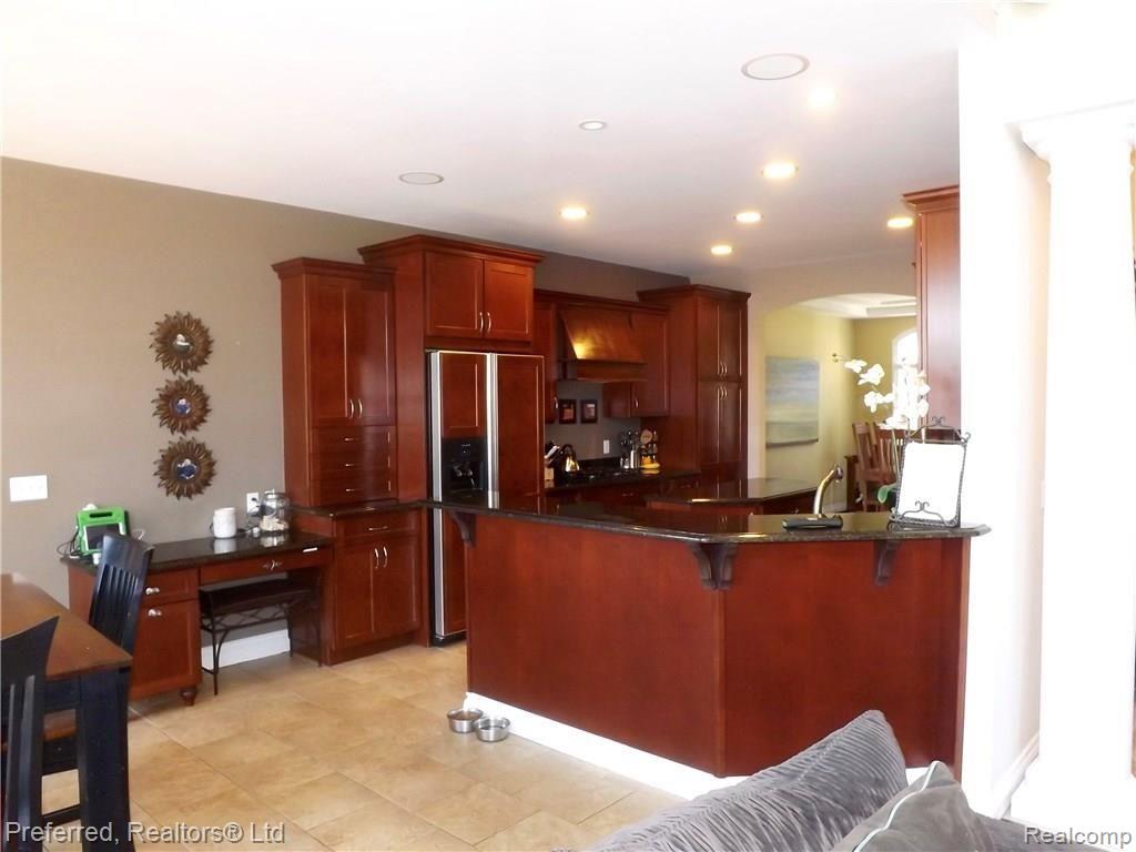 147 West Reed Lk Court Commerce Township, MI 48382 - Photo 9 of 46 Gorgeous Kitchen