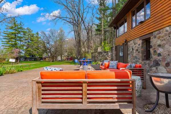 $899,900 | 3500 Journey's End Drive, Hillsdale, MI 49242