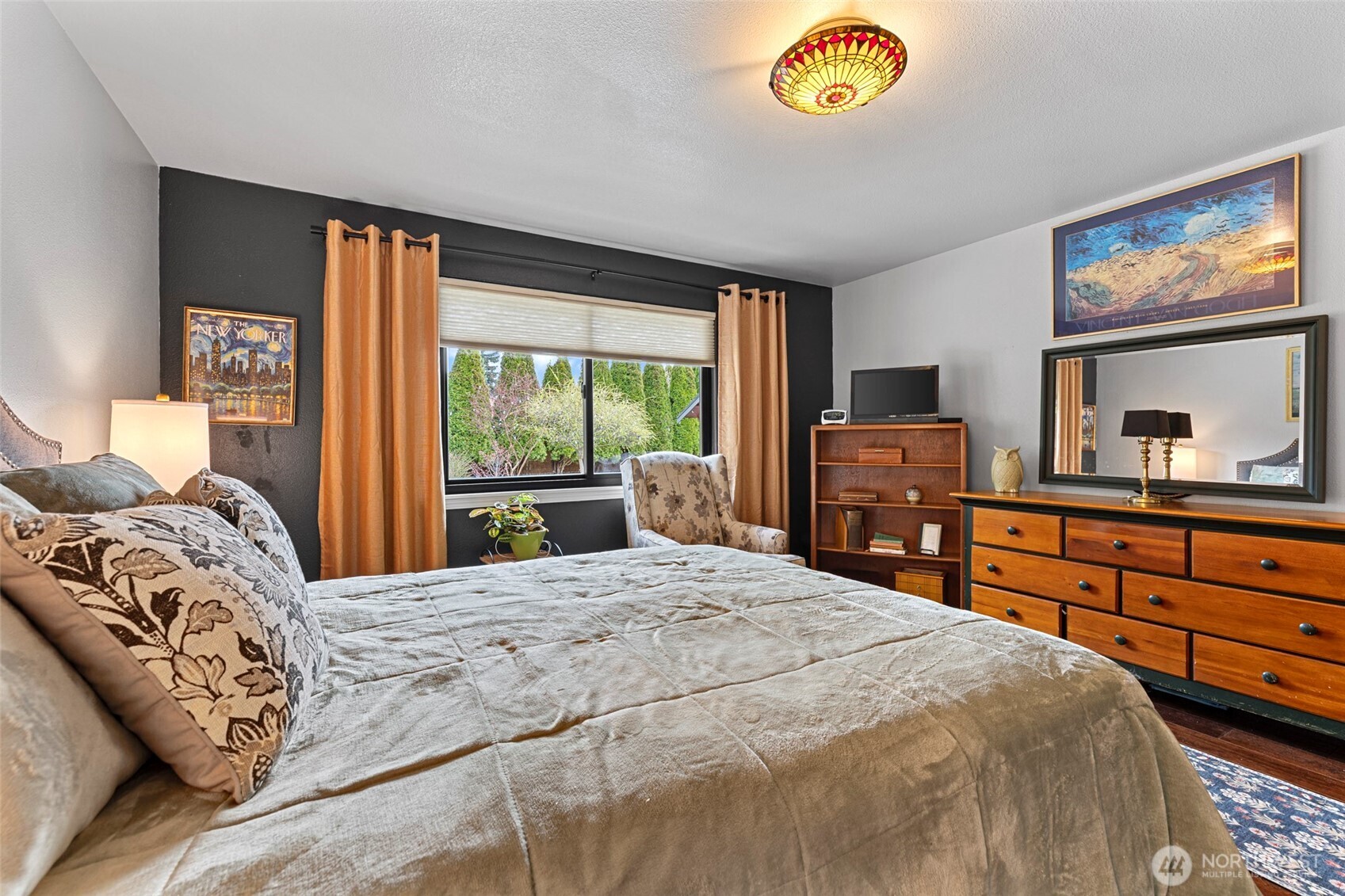 108 South 28th Street Mount Vernon, WA 98274 - Photo 20 of 40 a bedroom with a bed and a dresser in it