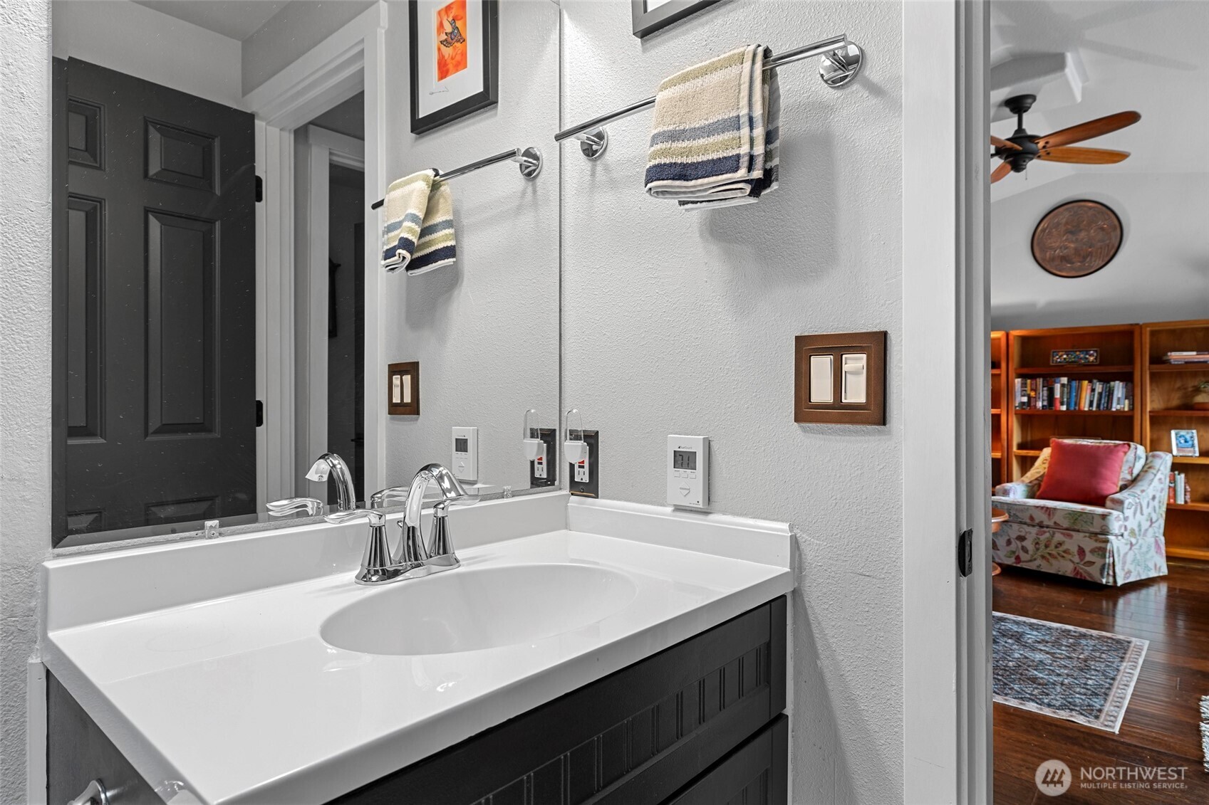 108 South 28th Street Mount Vernon, WA 98274 - Photo 24 of 40 a en suite bathroom with a sink and a mirror