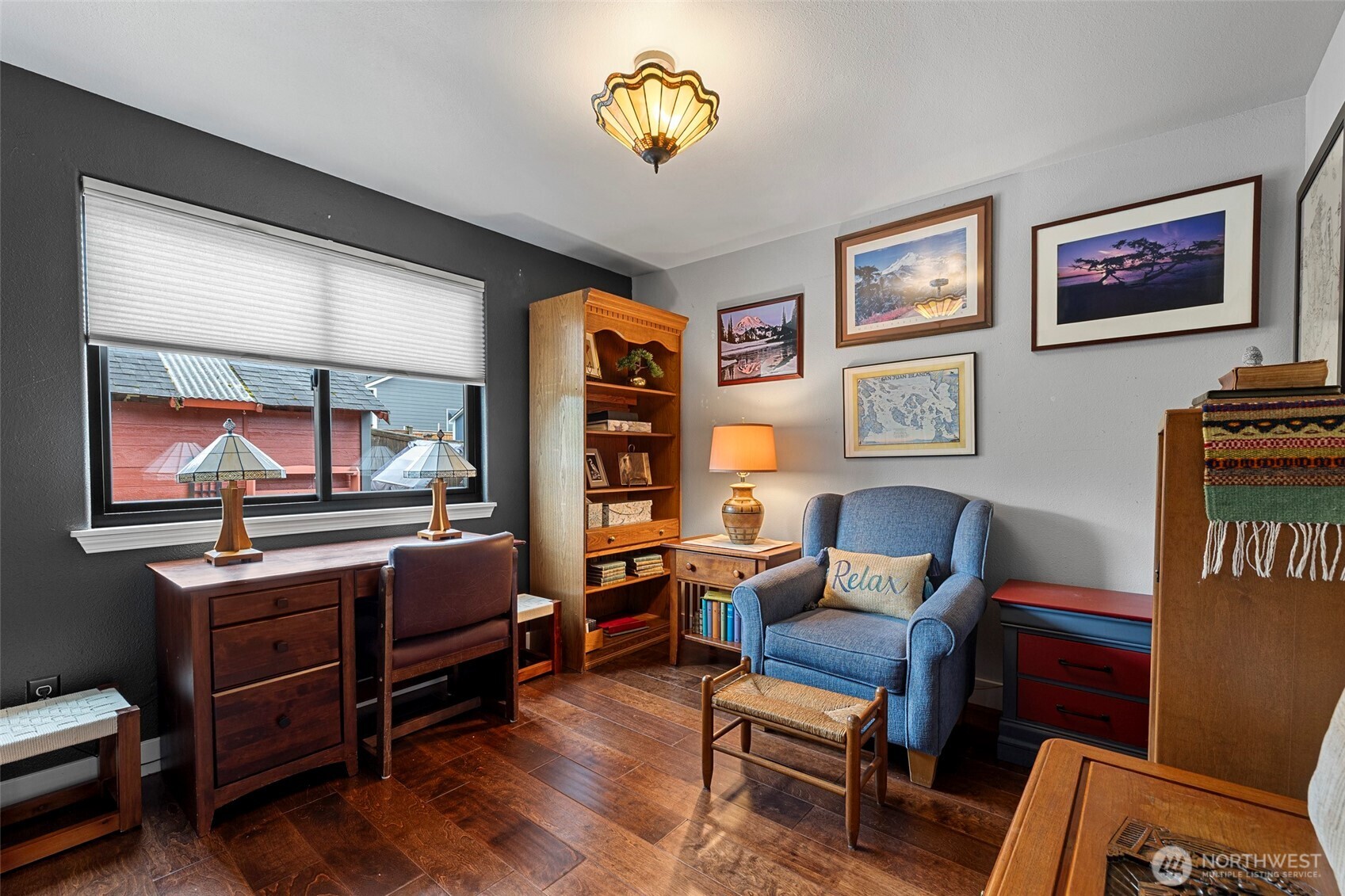 108 South 28th Street Mount Vernon, WA 98274 - Photo 25 of 40 a living room with furniture and a window