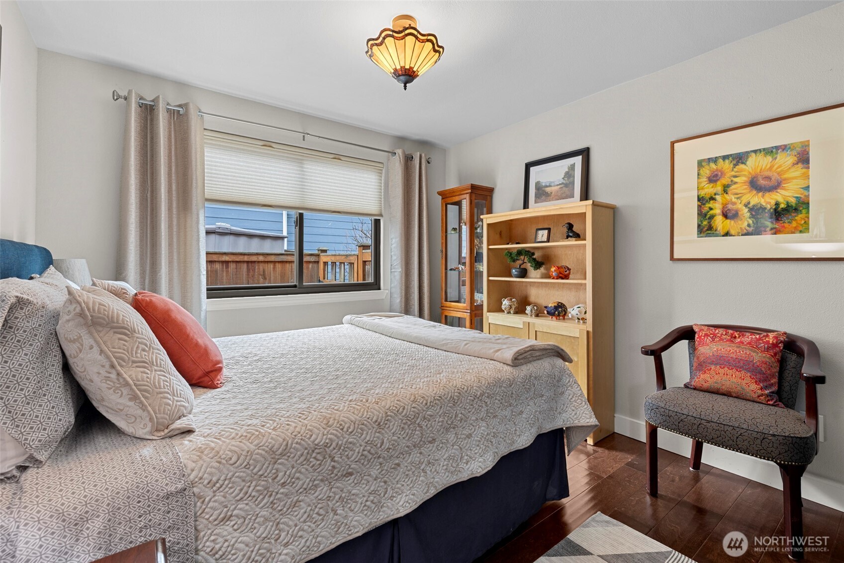 108 South 28th Street Mount Vernon, WA 98274 - Photo 28 of 40 a bedroom with a bed and a painting on the wall