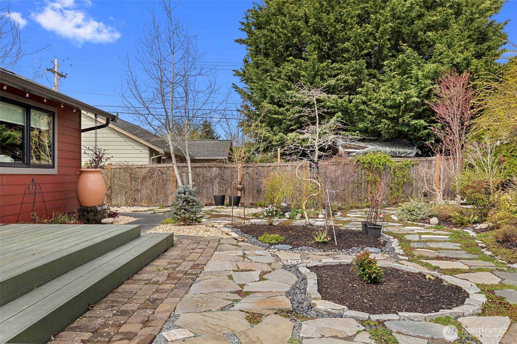 108 South 28th Street Mount Vernon, WA 98274 - Photo 39 of 40 a backyard of a house