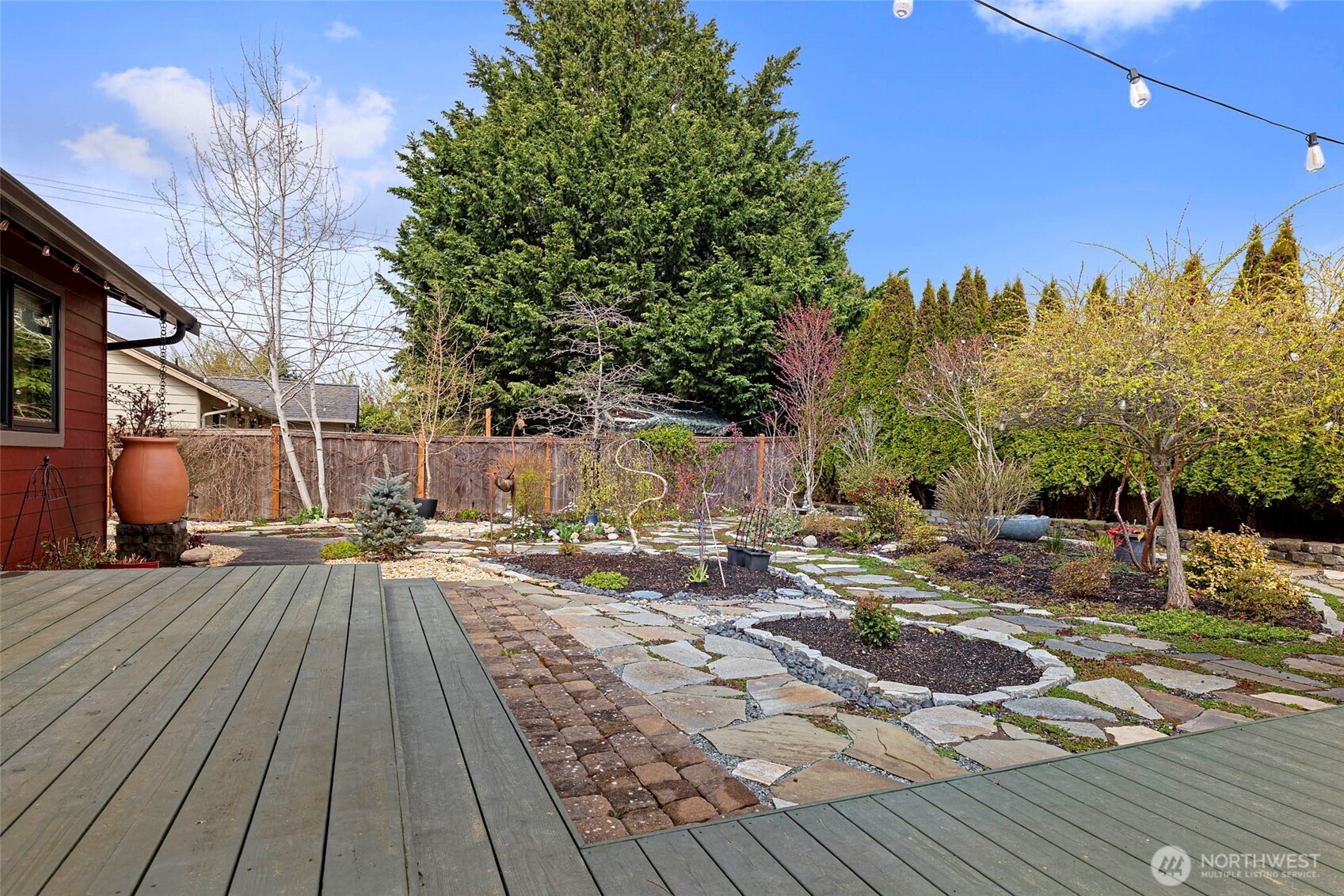 108 South 28th Street Mount Vernon, WA 98274 - Photo 40 of 40 a view of a backyard with sitting area