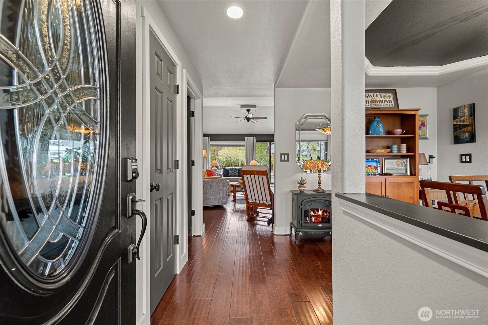 108 South 28th Street Mount Vernon, WA 98274 - Photo 4 of 40 a view of a hallway with wooden floor and furniture