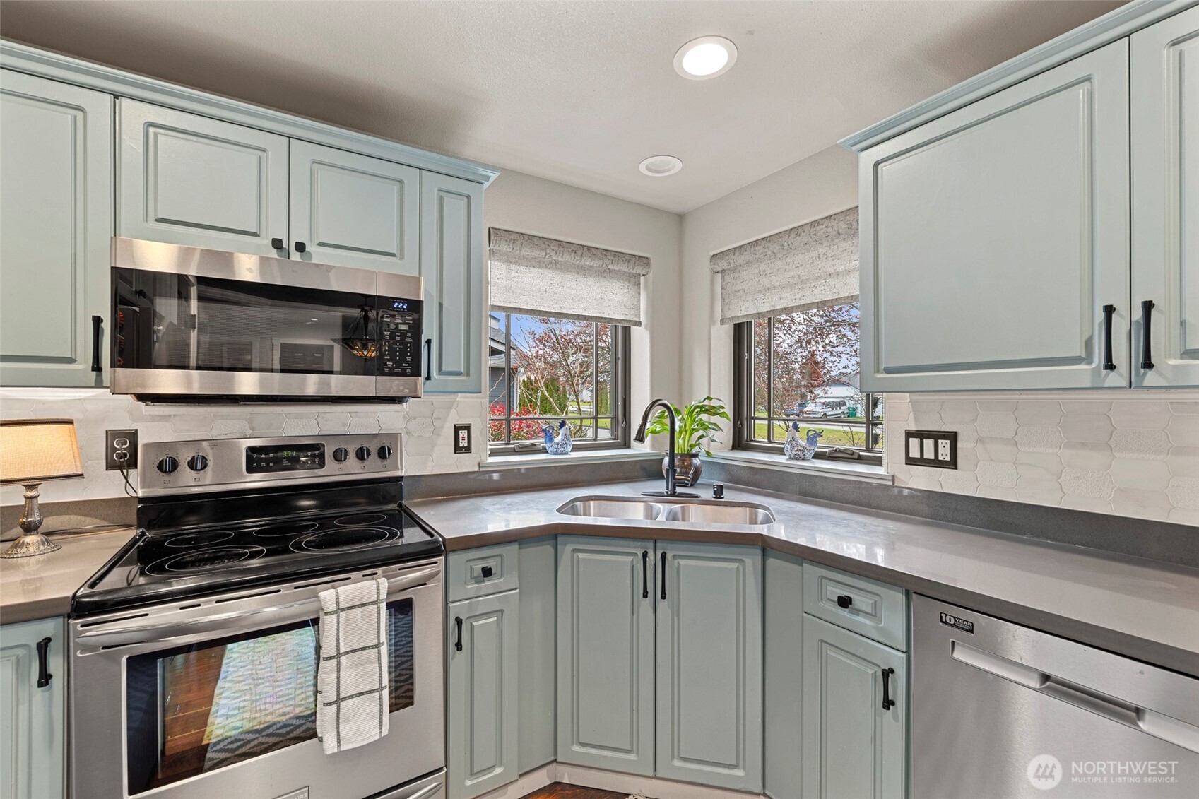 108 South 28th Street Mount Vernon, WA 98274 - Photo 10 of 40 a kitchen with granite countertop a sink stainless steel appliances and white cabinets