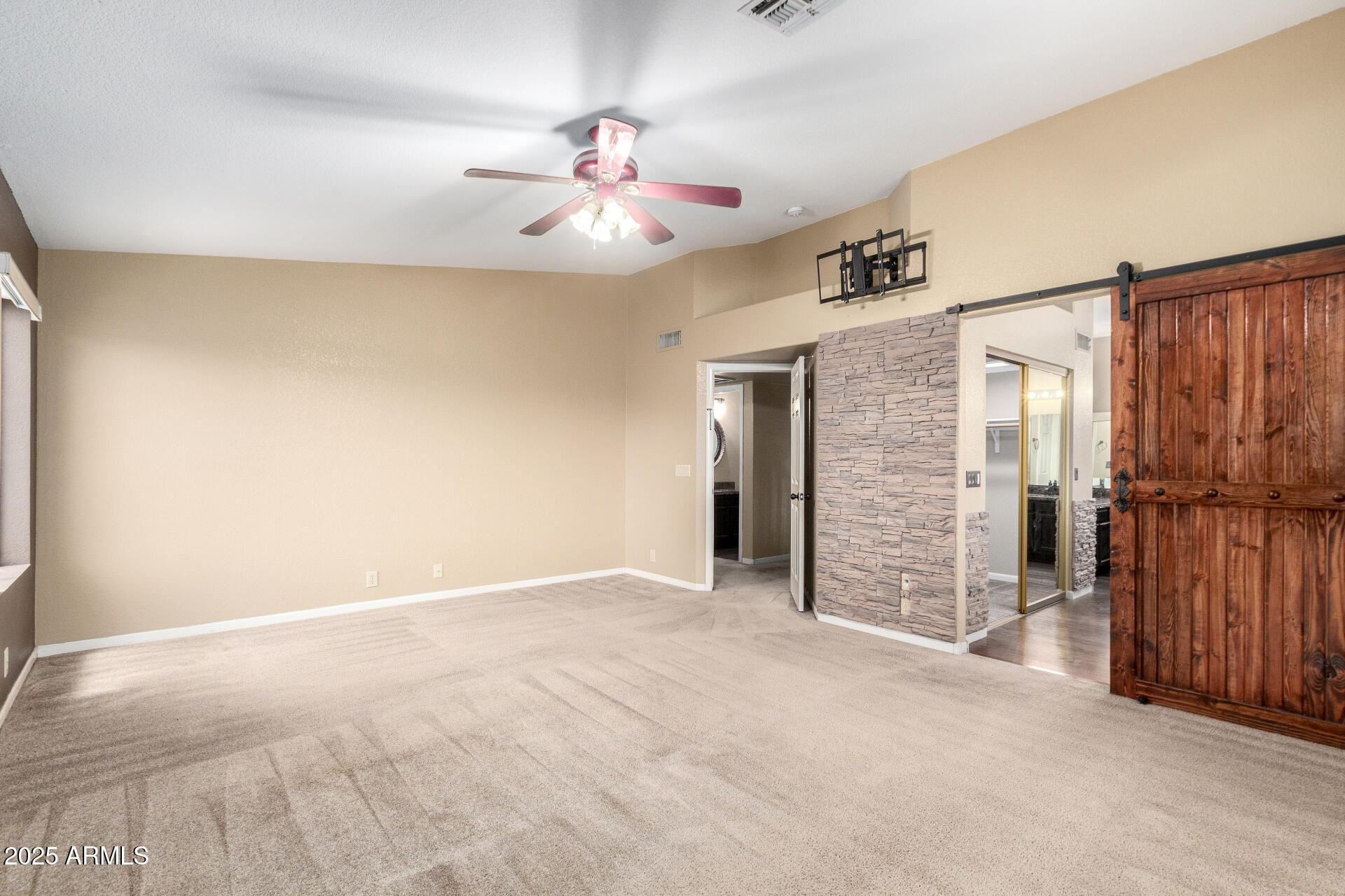 8733 West Wethersfield Road Peoria, AZ 85381 - Photo 21 of 43 -