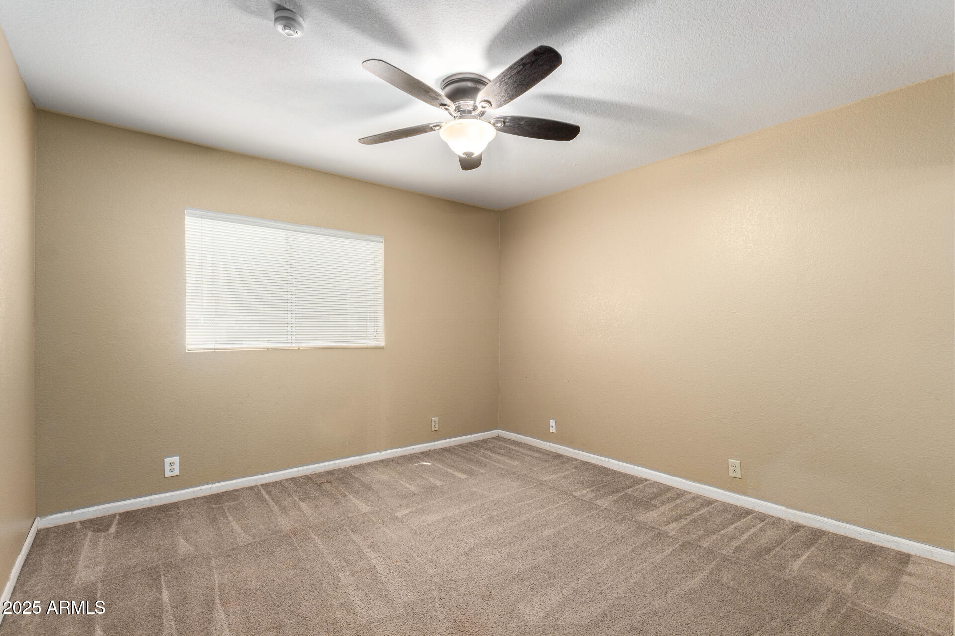 8733 West Wethersfield Road Peoria, AZ 85381 - Photo 27 of 43 -