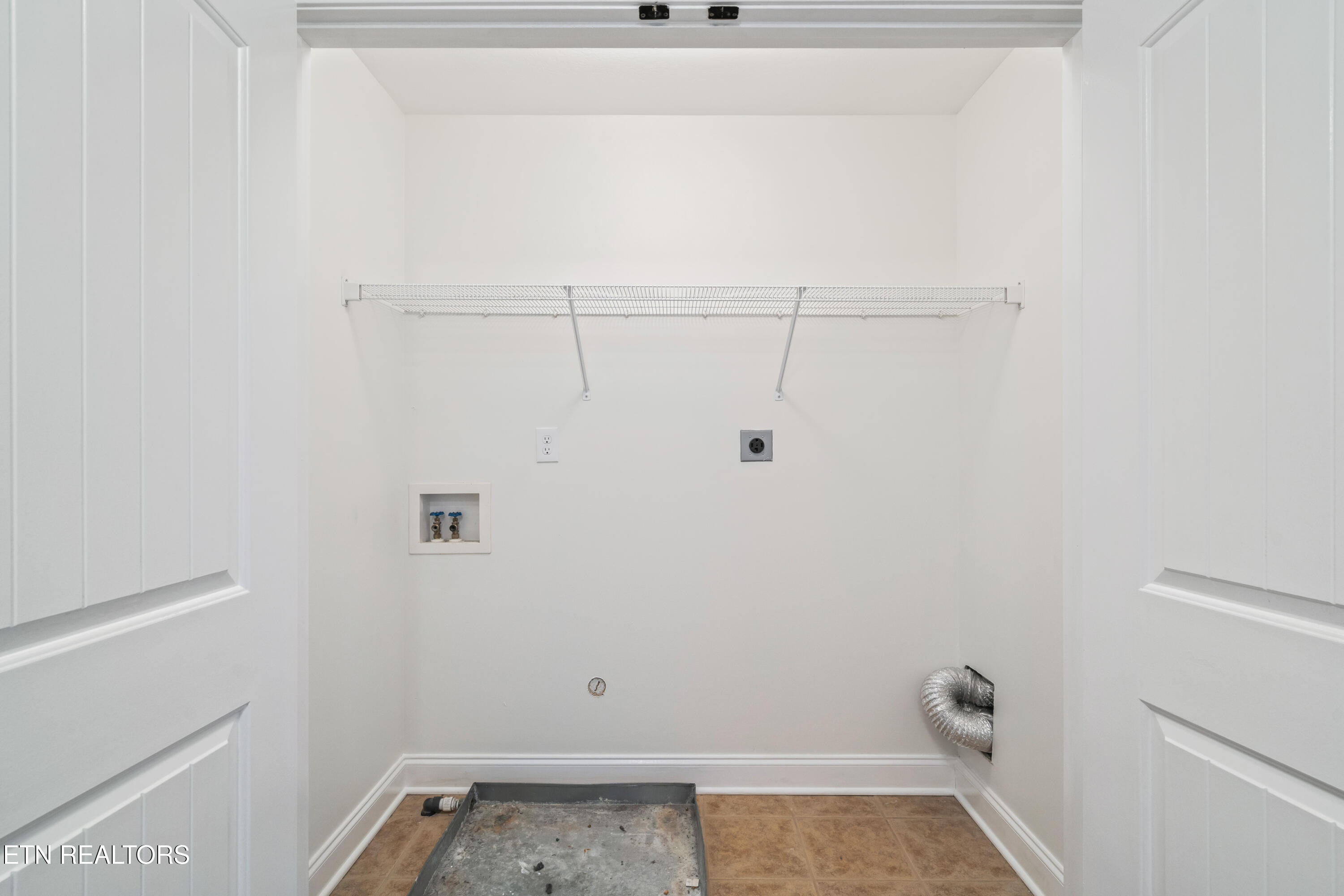 4810 Fountain View Way Knoxville, TN 37918 - Photo 19 of 23 Laundry