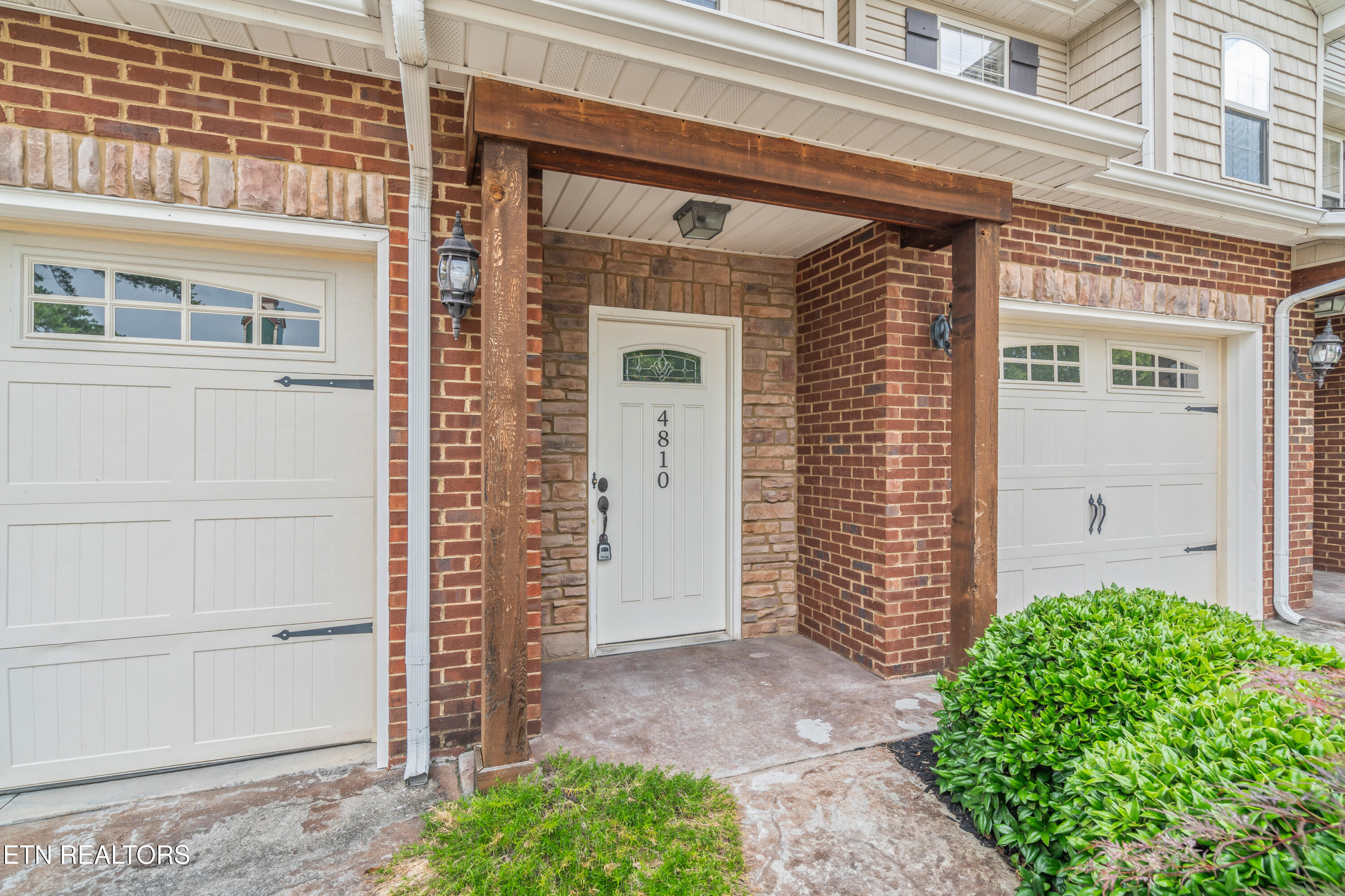 4810 Fountain View Way Knoxville, TN 37918 - Photo 2 of 23 Entry