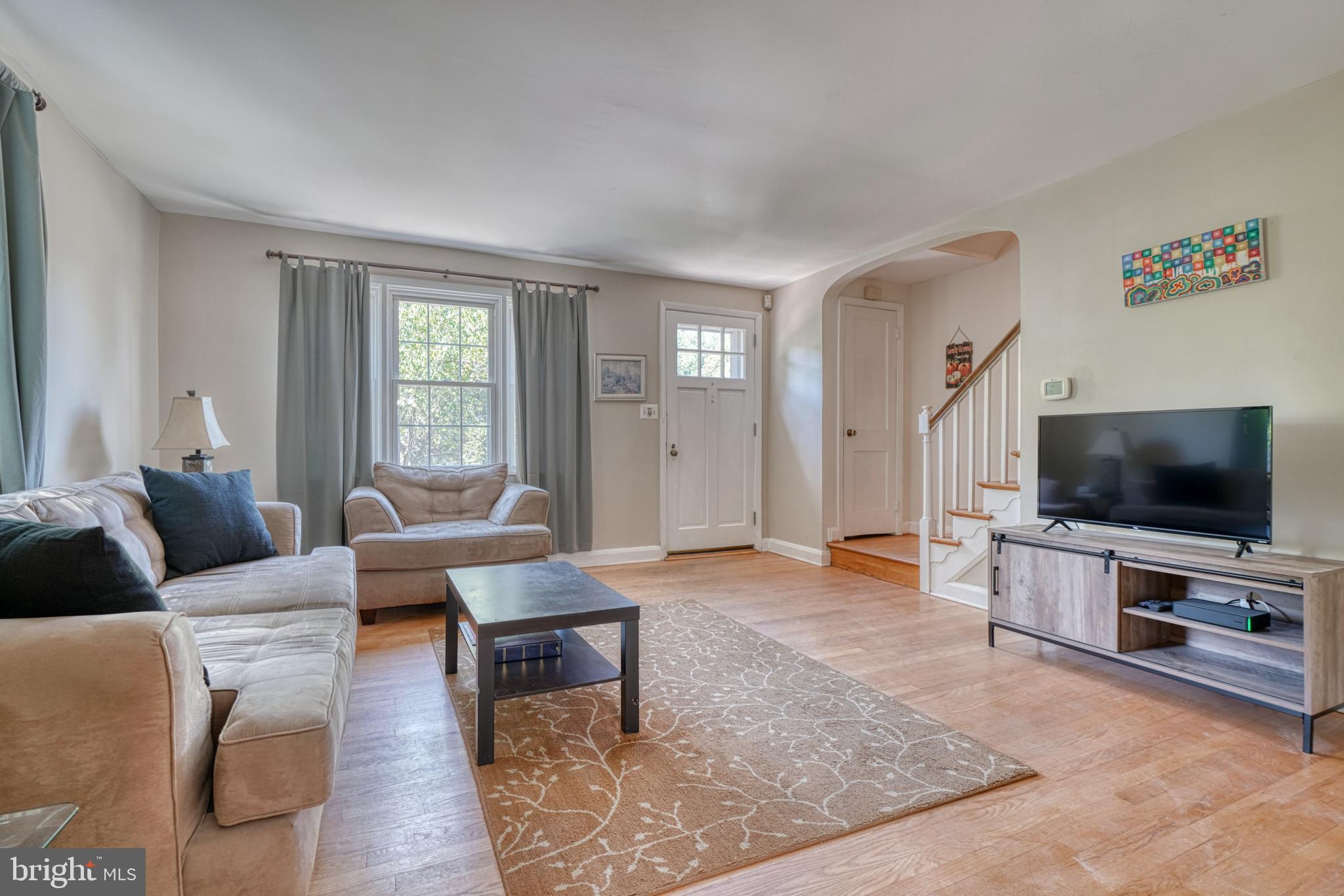 123 Stanmore Road Baltimore, MD 21212 - Photo 5 of 34 LIVING ROOM