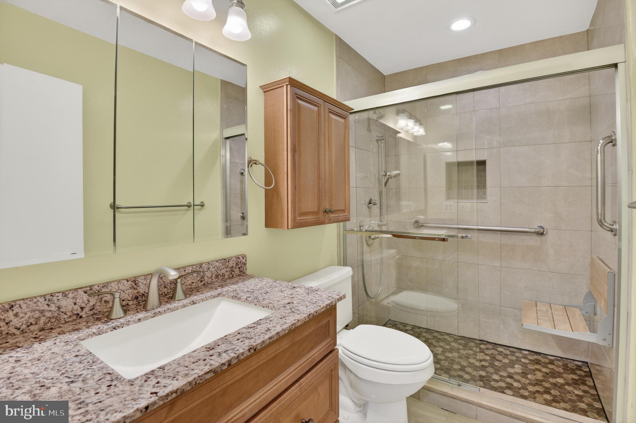14602 Deerhurst Terrace, Unit 209B Silver Spring, MD 20906 - Photo 19 of 30 Full bath