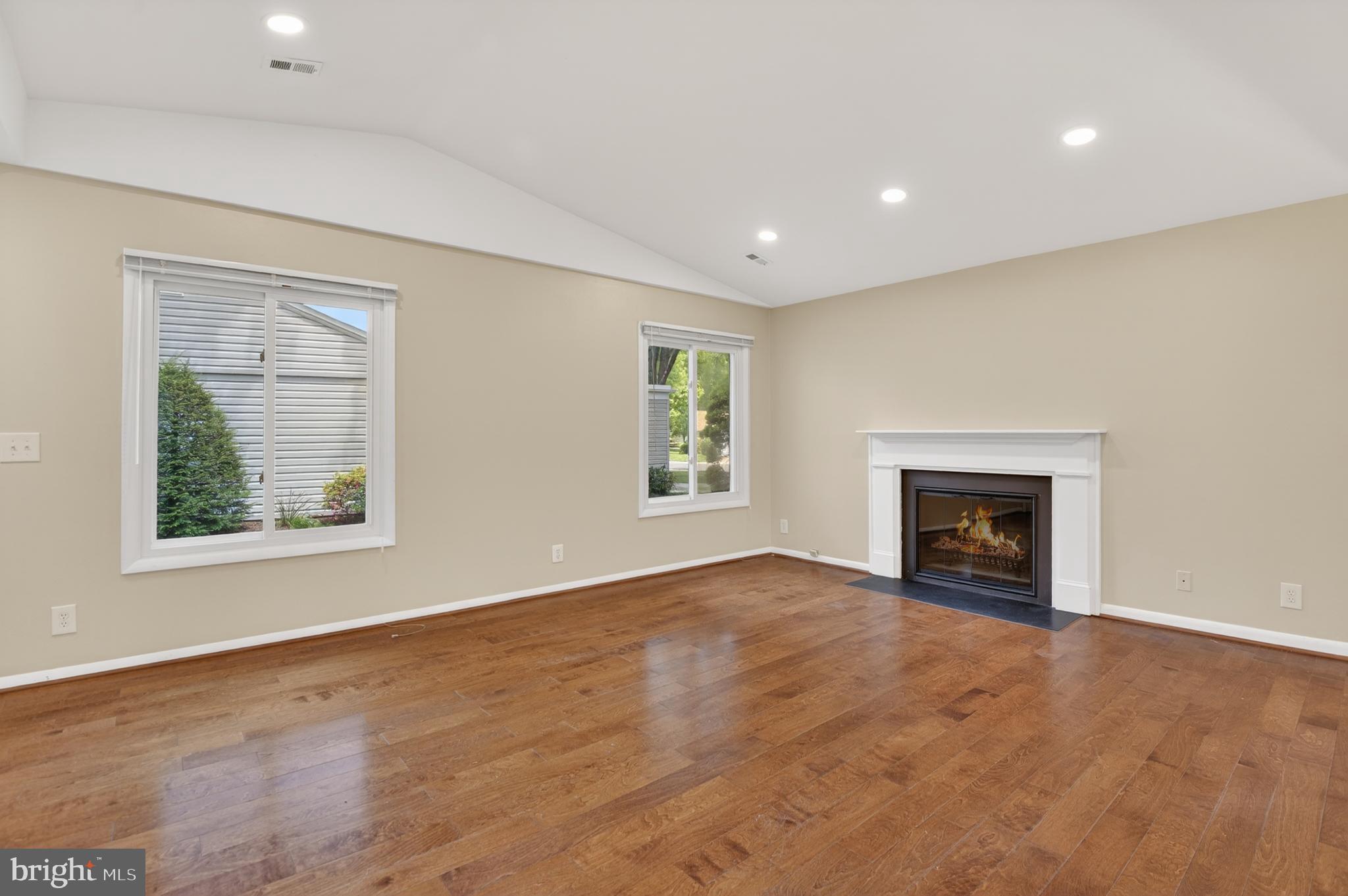 14602 Deerhurst Terrace, Unit 209B Silver Spring, MD 20906 - Photo 3 of 30