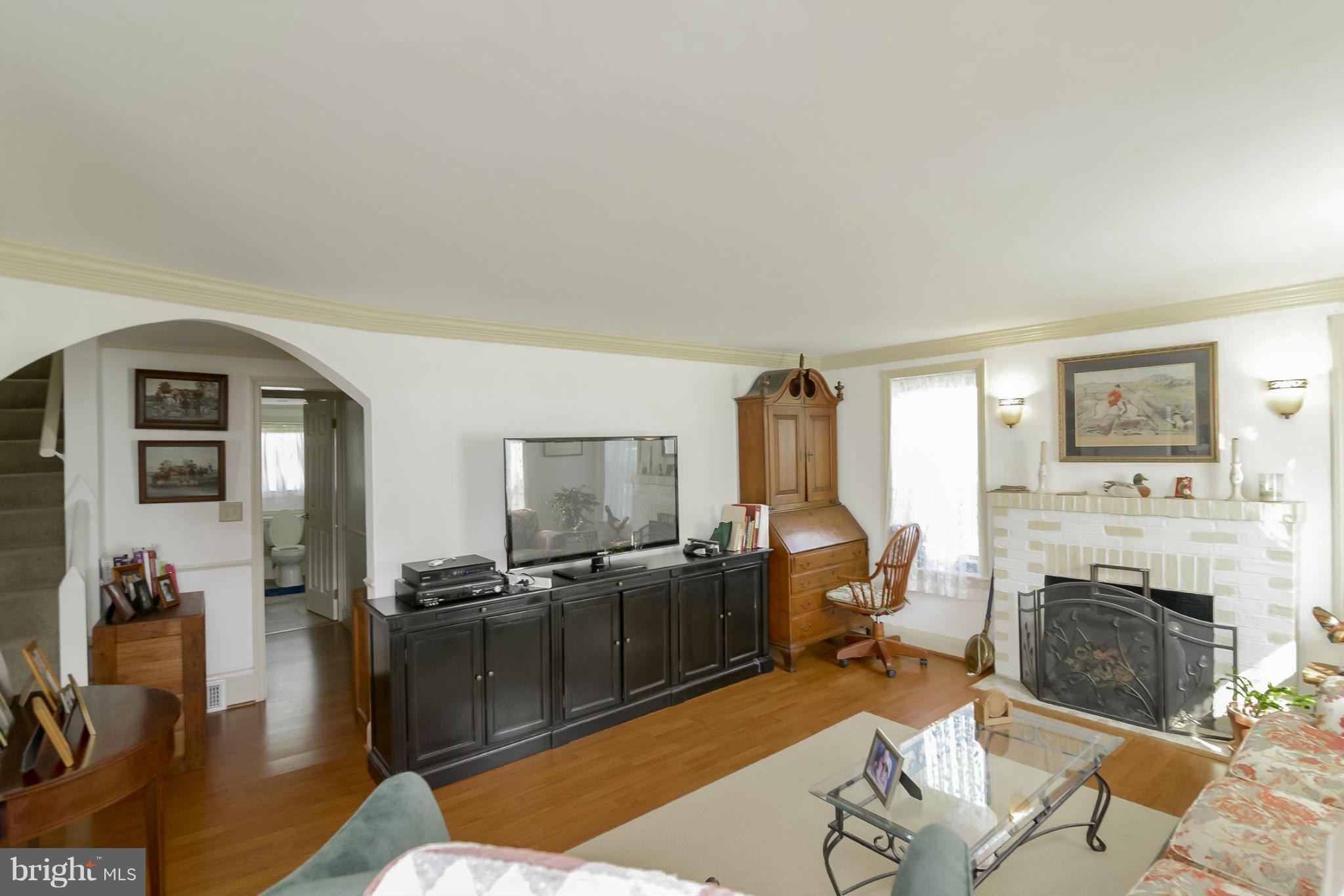 15306 Old Hanover Road Upperco, MD 21155 - Photo 8 of 26 Living Room