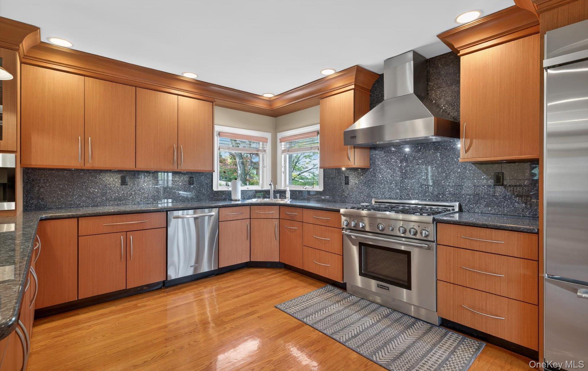 16 East Slope Road Bayville, NY 11709 - Photo 11 of 48