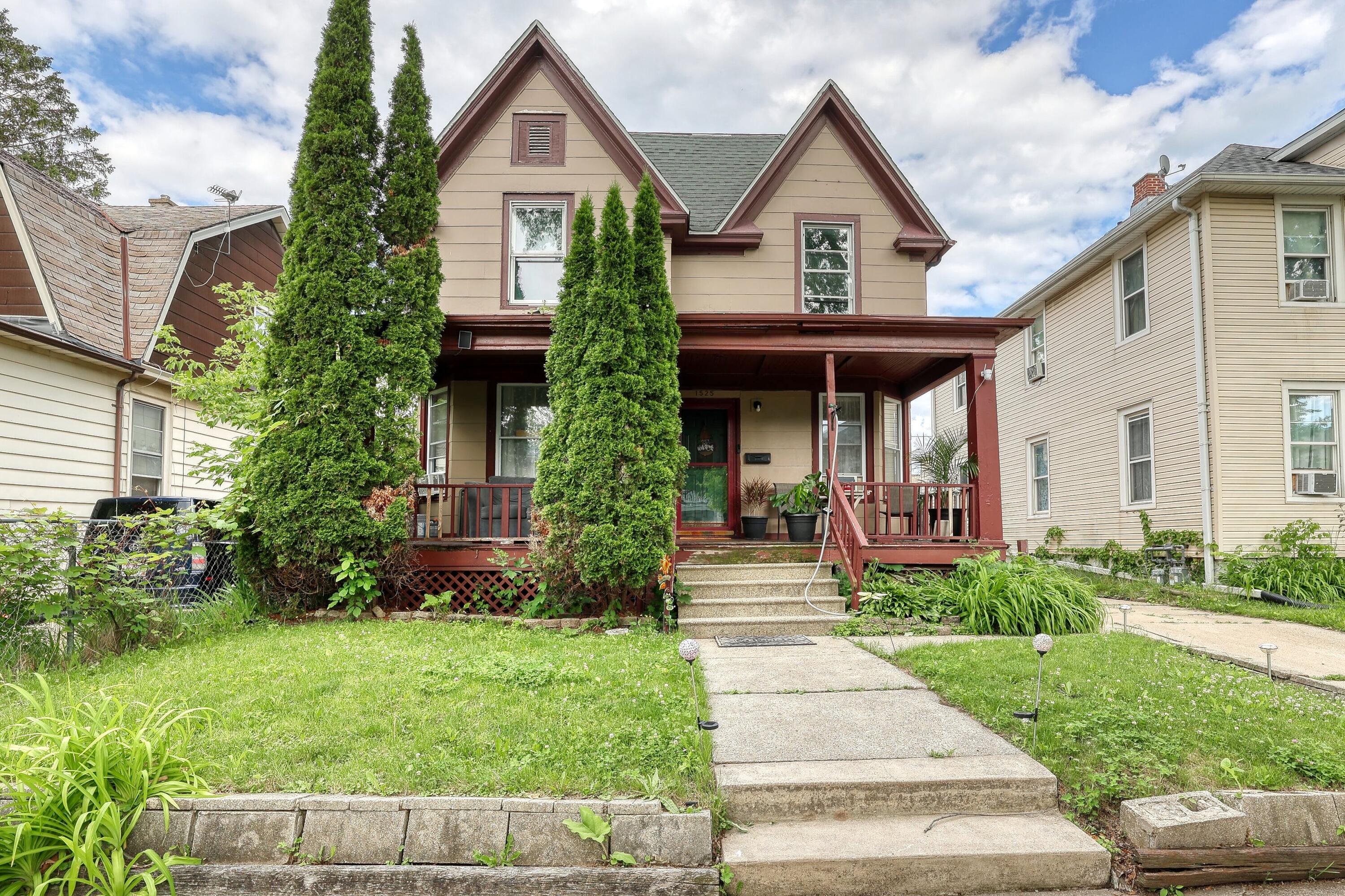 1525 Owen Avenue Racine, WI 53403 - Photo 1 of 8 Welcome Home!