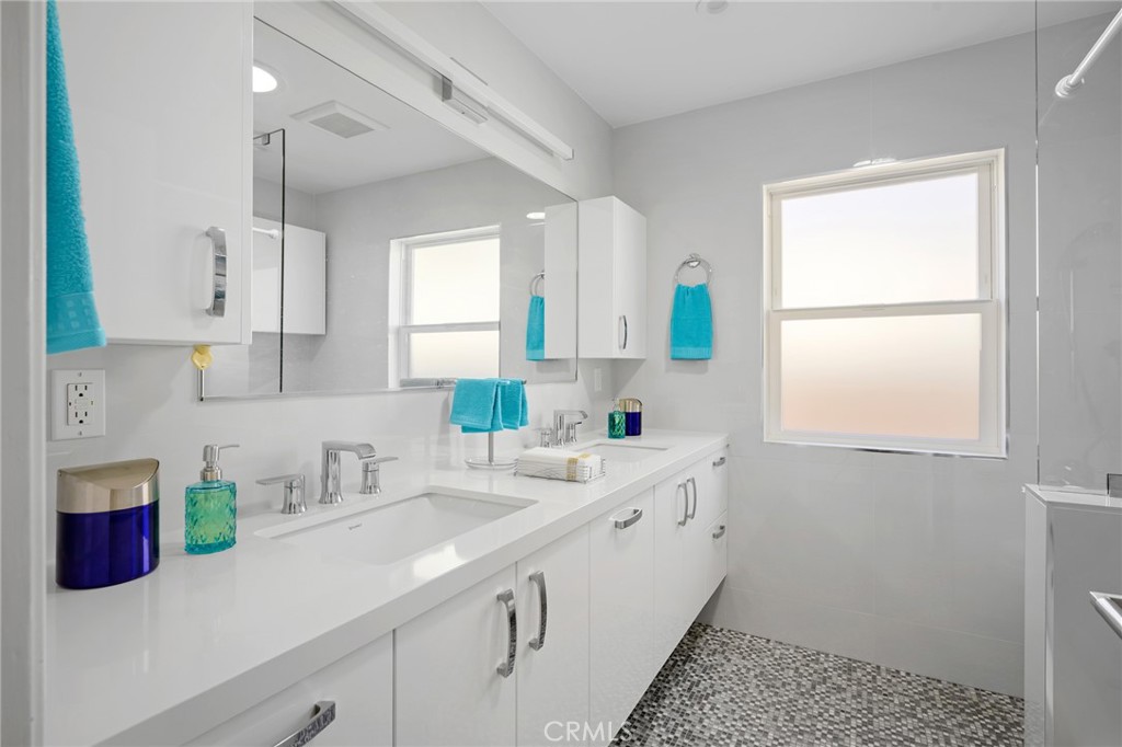 2040 West Kenneth Road Glendale, CA 91201 - Photo 30 of 64
