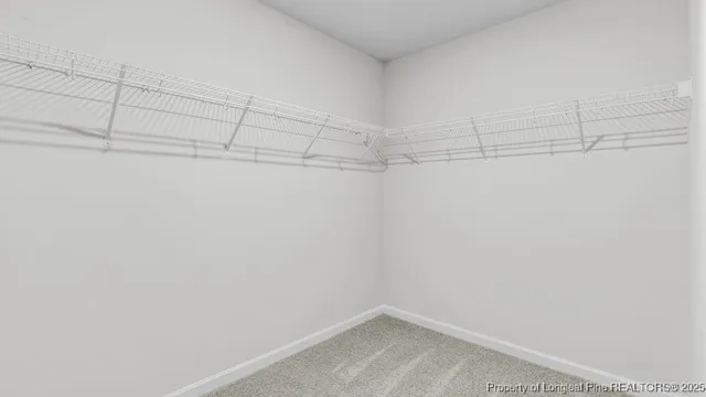 a sign that is on the side of a wall