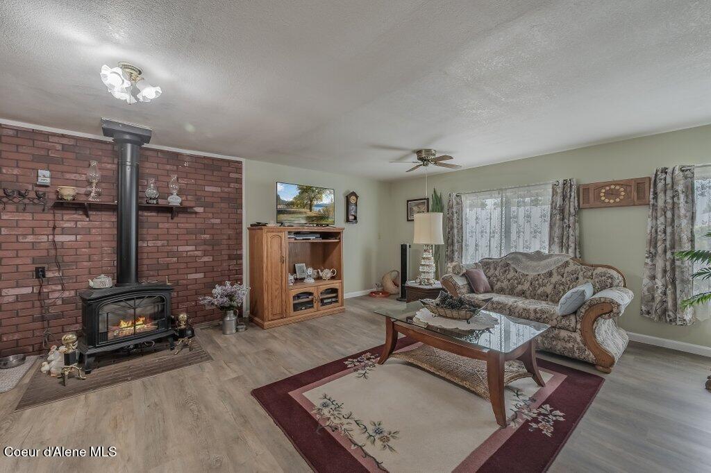 16155 North Mountain View Road Rathdrum, ID 83858 - Photo 15 of 53 Living Room
