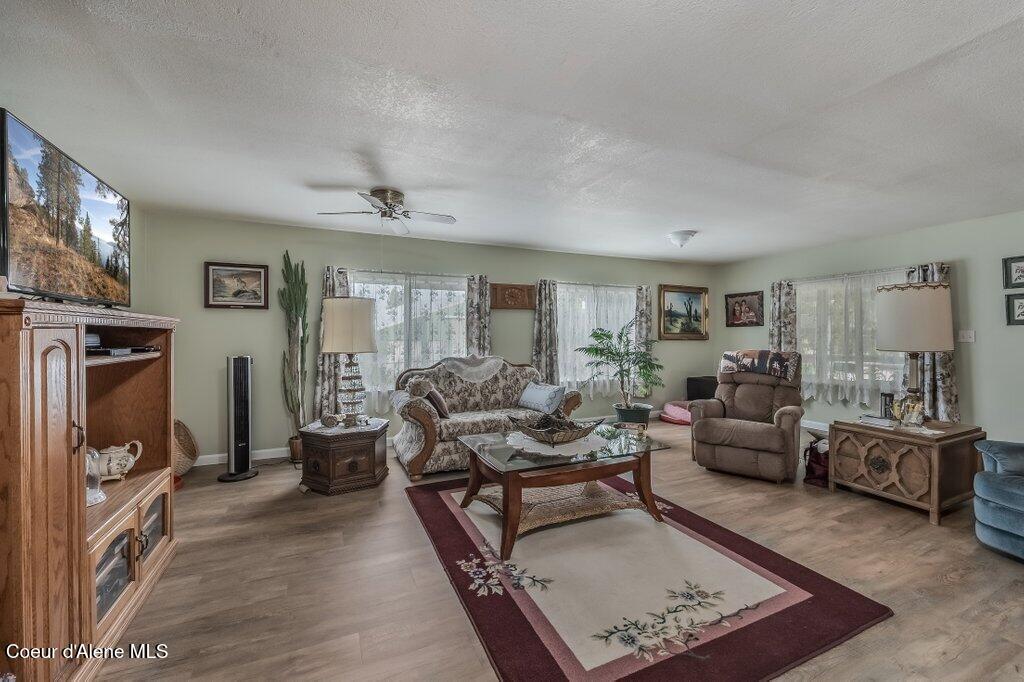 16155 North Mountain View Road Rathdrum, ID 83858 - Photo 16 of 53 Living Room