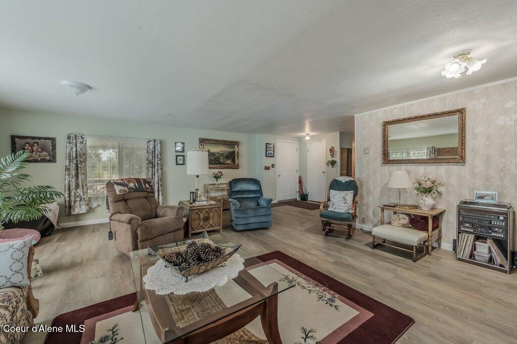 16155 North Mountain View Road Rathdrum, ID 83858 - Photo 17 of 53 Living Room
