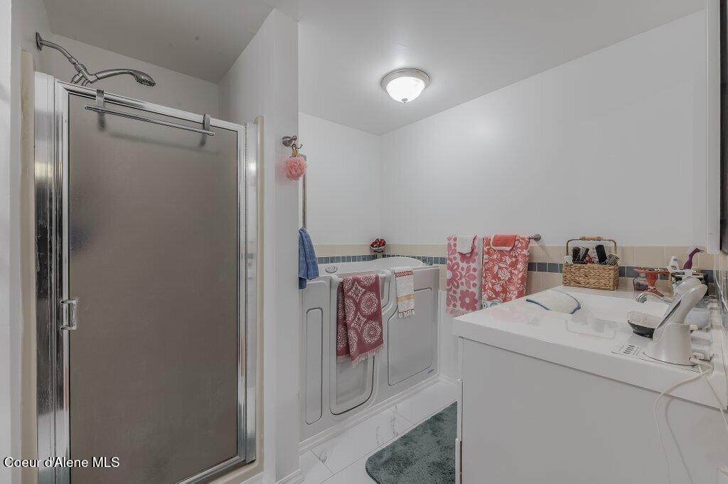 16155 North Mountain View Road Rathdrum, ID 83858 - Photo 28 of 53 Master Bath