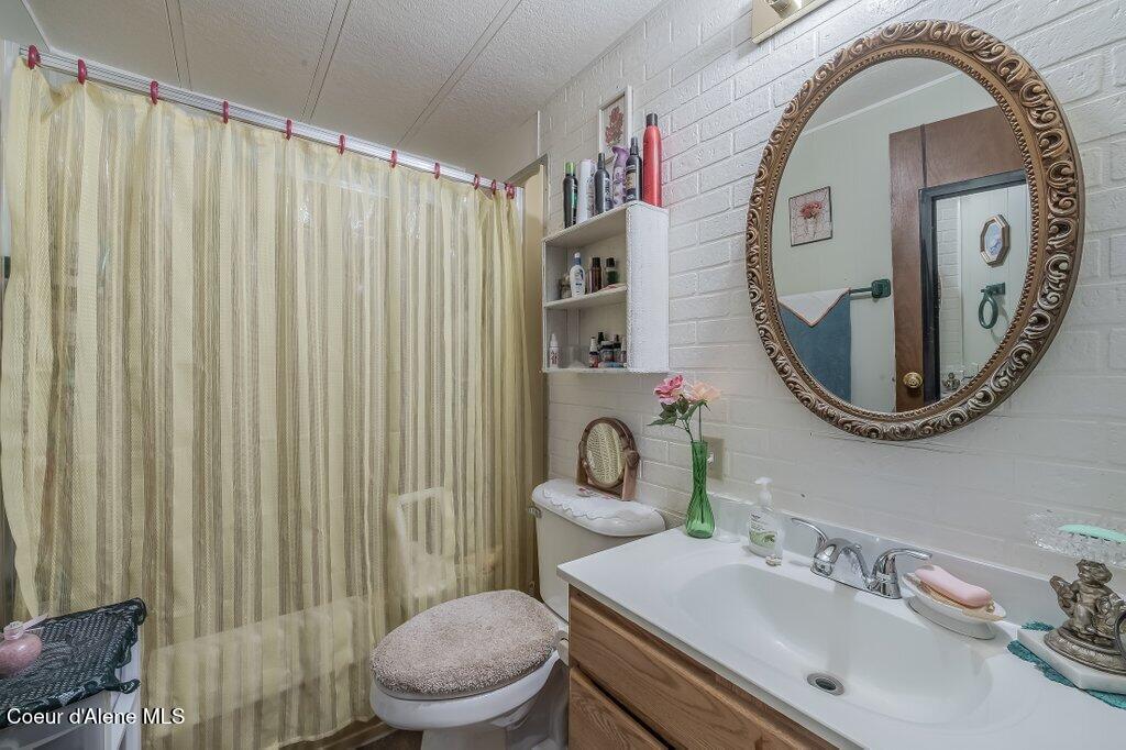 16155 North Mountain View Road Rathdrum, ID 83858 - Photo 29 of 53 Guest Bath