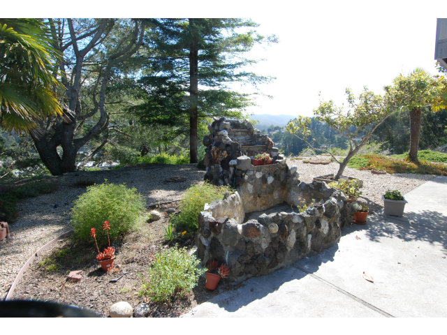 25 Point Reyes Way Pacifica, CA 94044 - Photo 4 of 22 a view of a backyard of the house