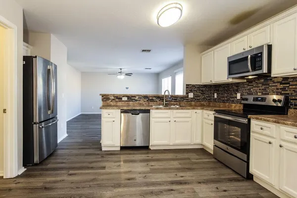 $2,450 | 8338 West Kingman Street, Tolleson, AZ 85353