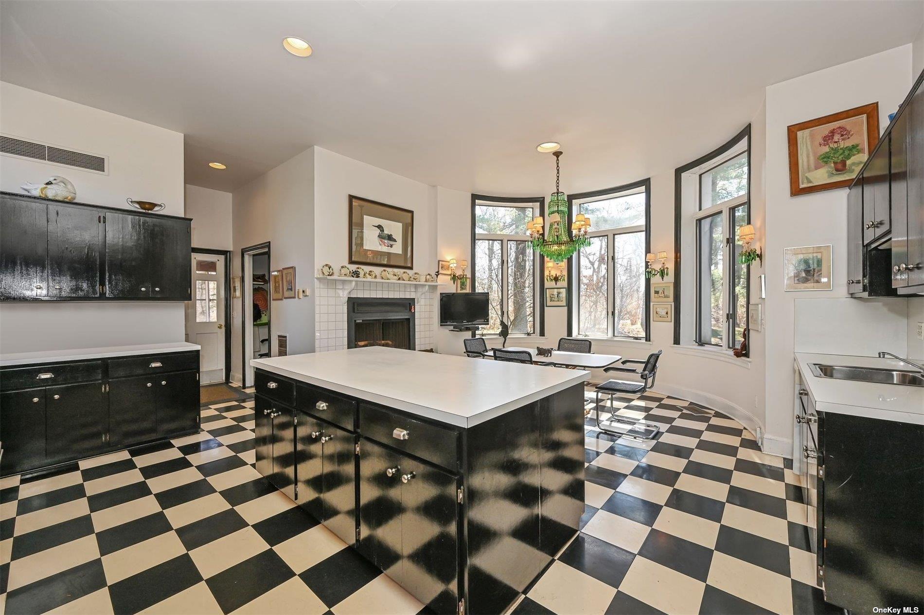 - Wheatley Road Old Westbury, NY 11568 - Photo 18 of 36 Eat in kitchen with fireplace