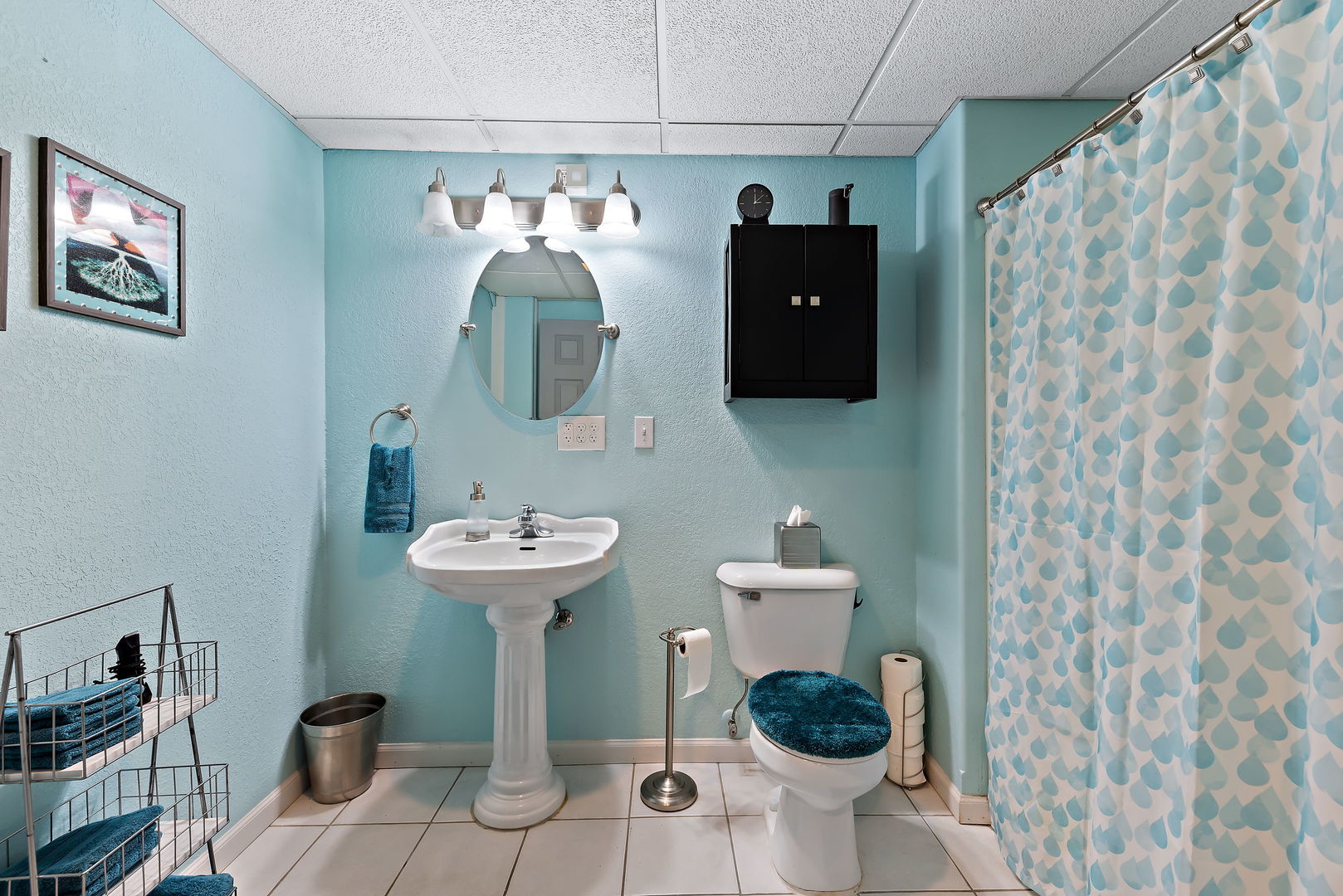 2364 Sunset View Lane Kankakee, IL 60901 - Photo 19 of 35 a bathroom with a toilet sink and mirror