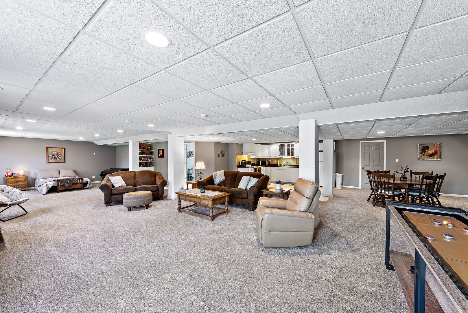 2364 Sunset View Lane Kankakee, IL 60901 - Photo 28 of 35 a living room with furniture and a window