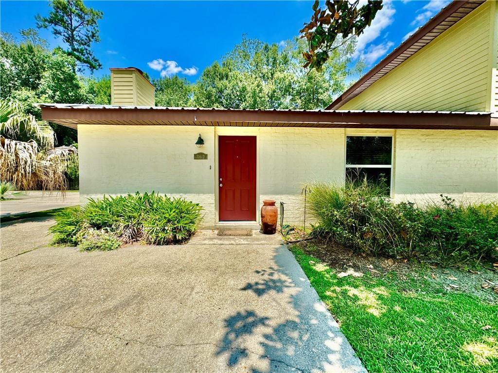 706 Colbert Street, Unit D Mandeville, LA 70448 - Photo 2 of 14 Gallery Image 2