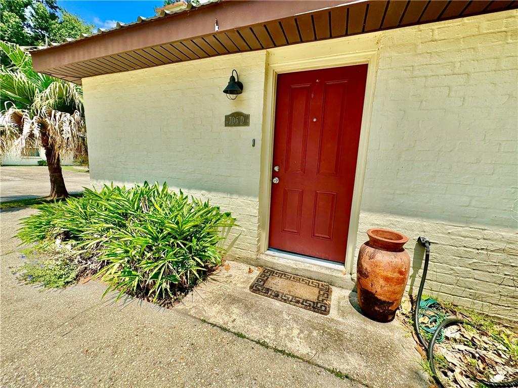 706 Colbert Street, Unit D Mandeville, LA 70448 - Photo 3 of 14 Gallery Image 3