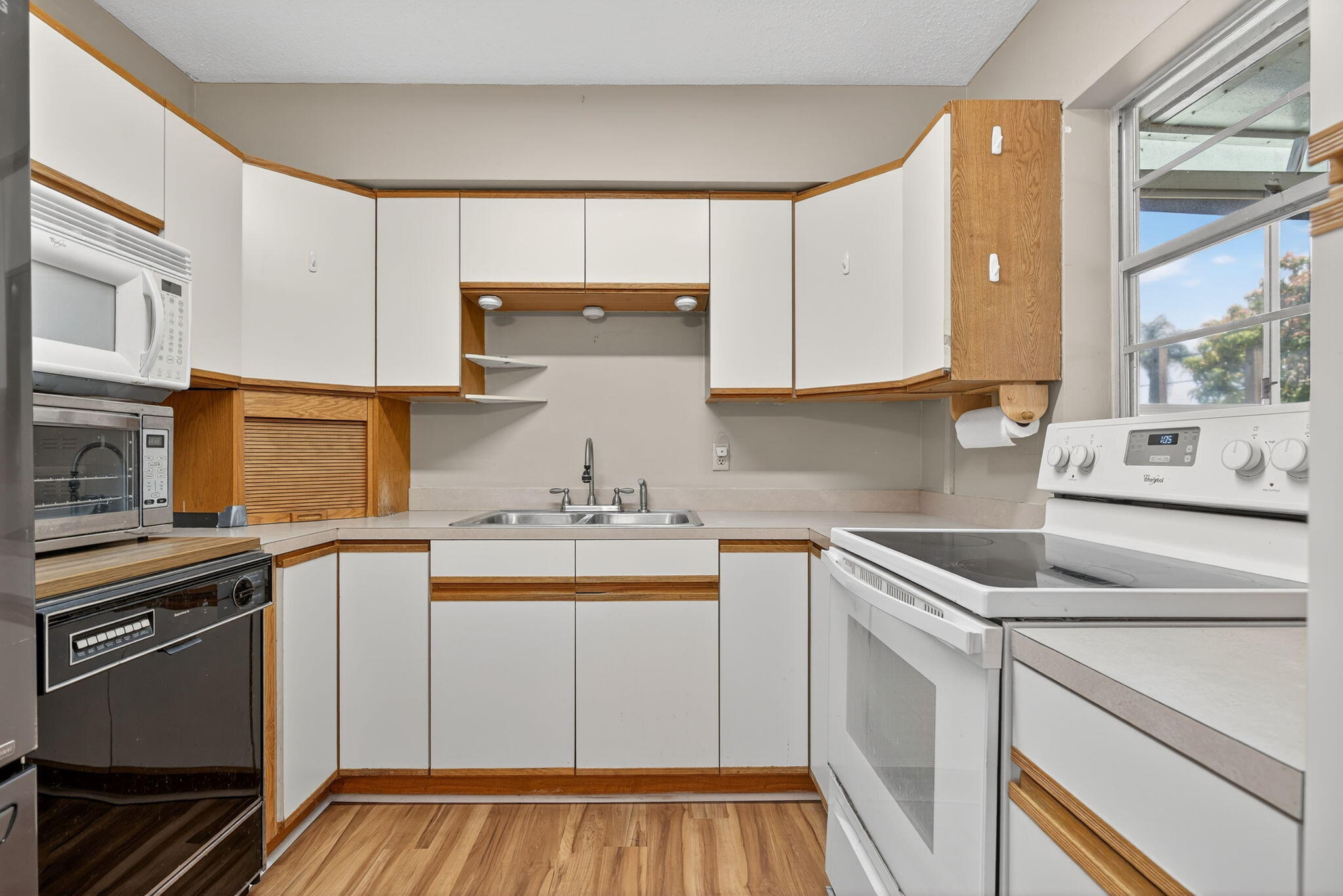 1208 Cherokee Street Jupiter, FL 33458 - Photo 15 of 21 Kitchen