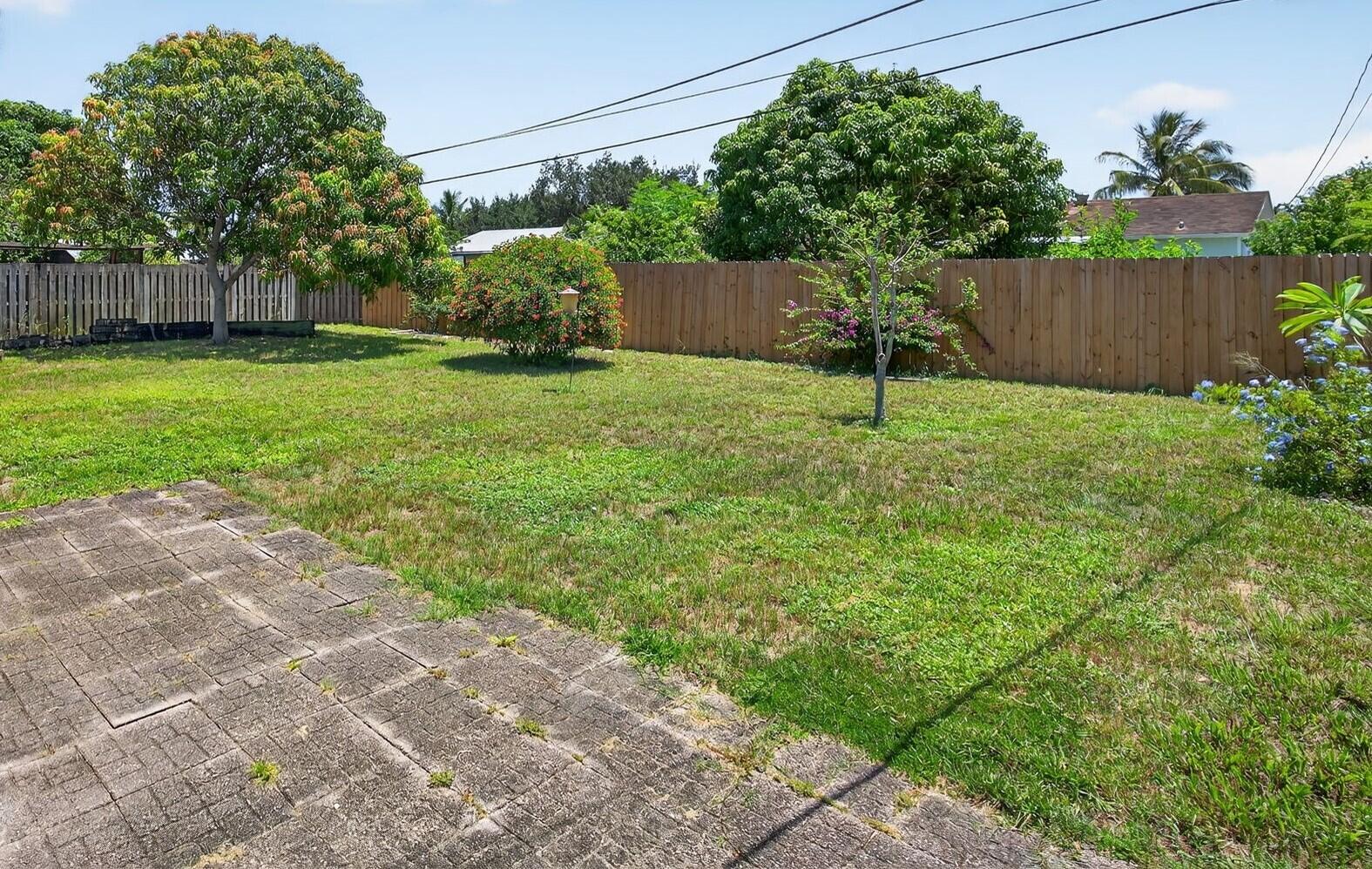1208 Cherokee Street Jupiter, FL 33458 - Photo 7 of 21 Large Yard