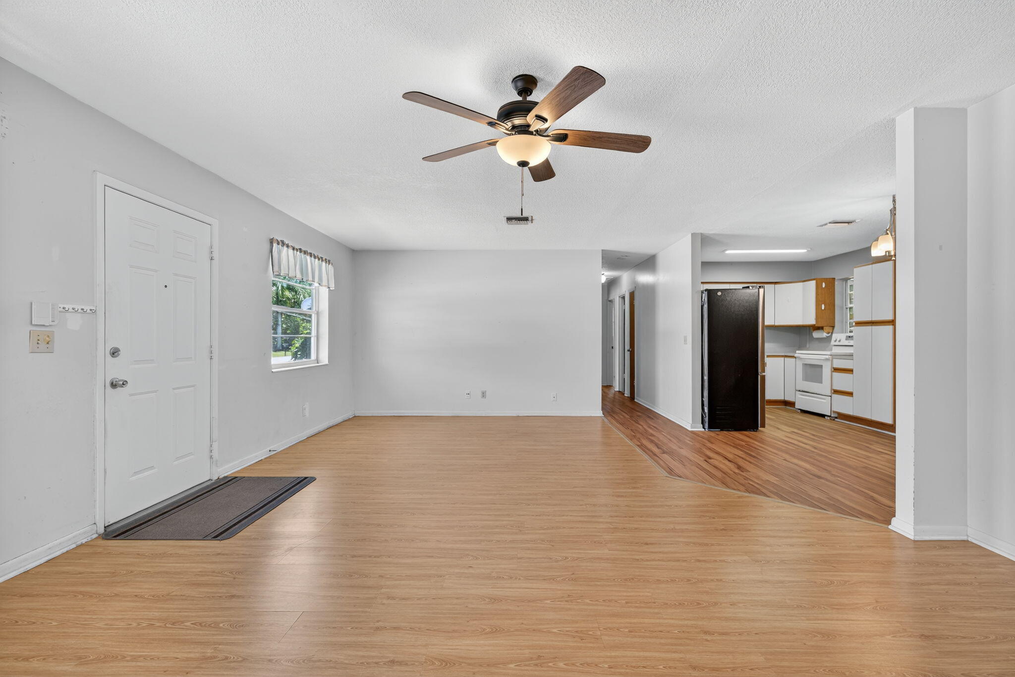 1208 Cherokee Street Jupiter, FL 33458 - Photo 8 of 21 Living Area