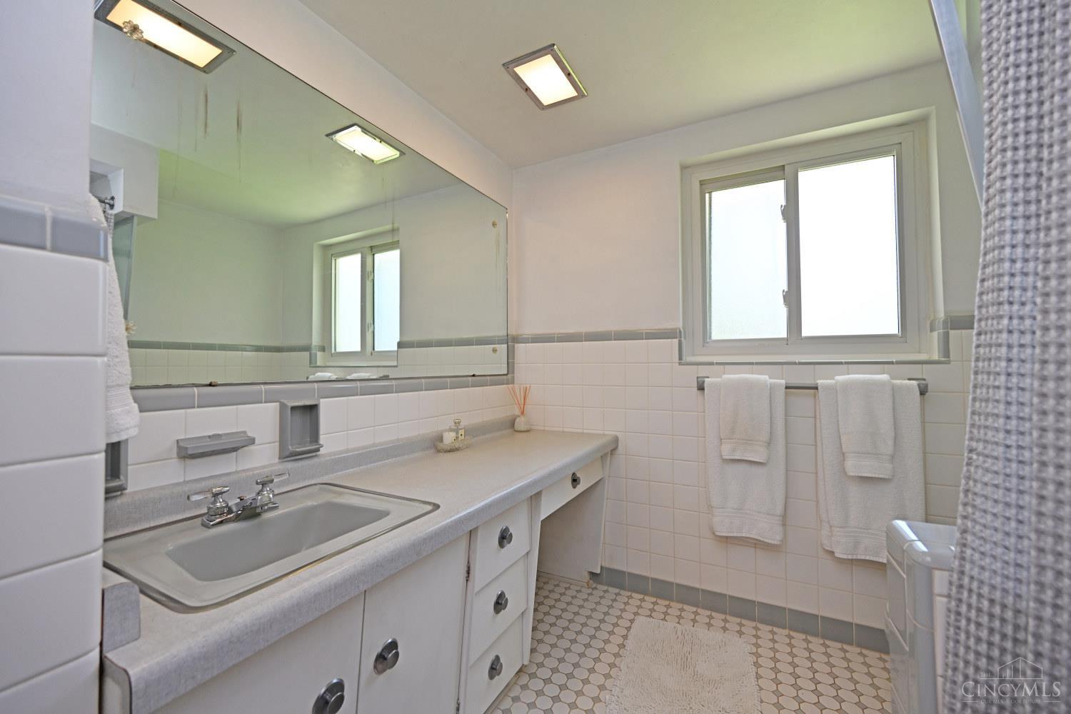 8851 Roundhill Road Cincinnati, OH 45236 - Photo 13 of 34 Full bathroom on the first floor.