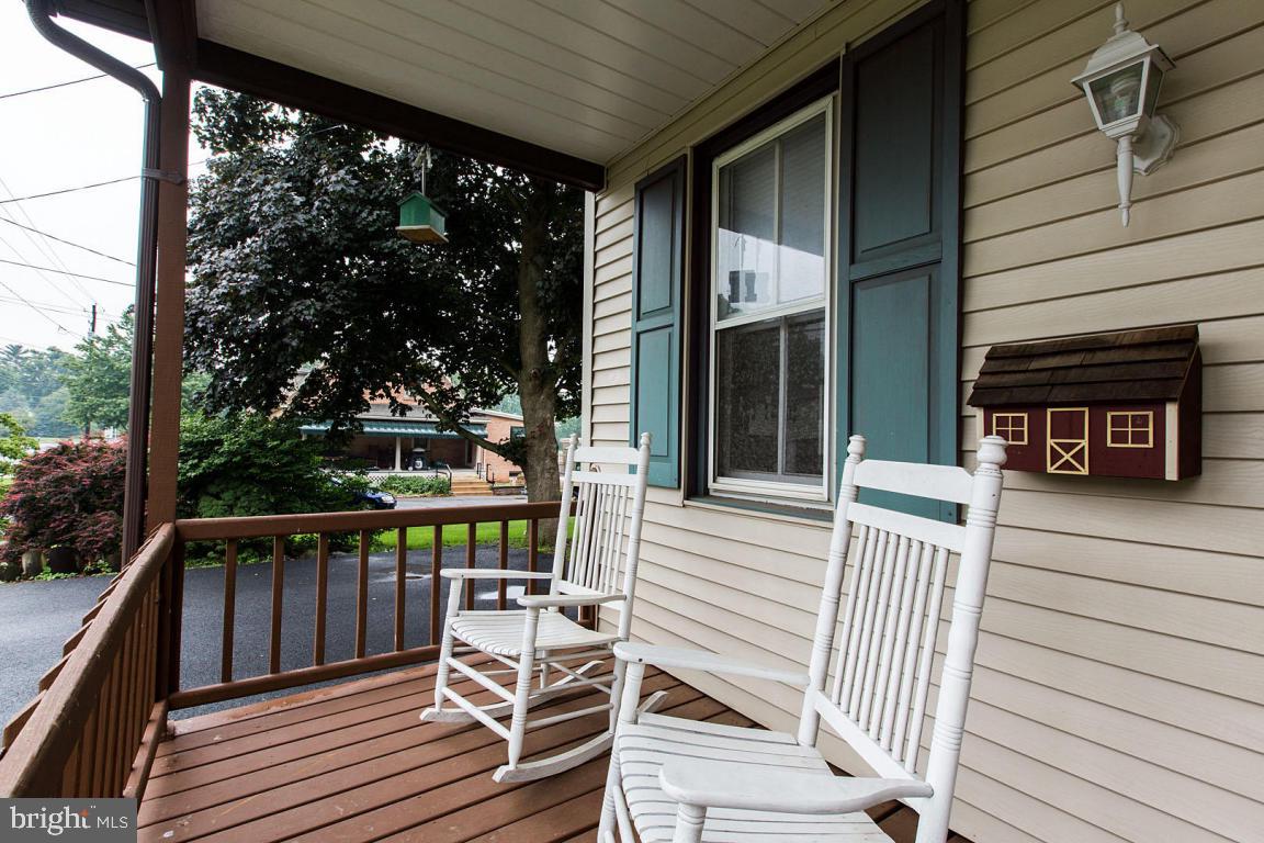 527 North Water Street Lititz, PA 17543 - Photo 4 of 44