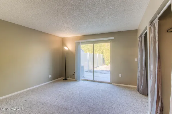 $330,000 | 100 North 60th Avenue, Unit 6, Yakima, WA 98908