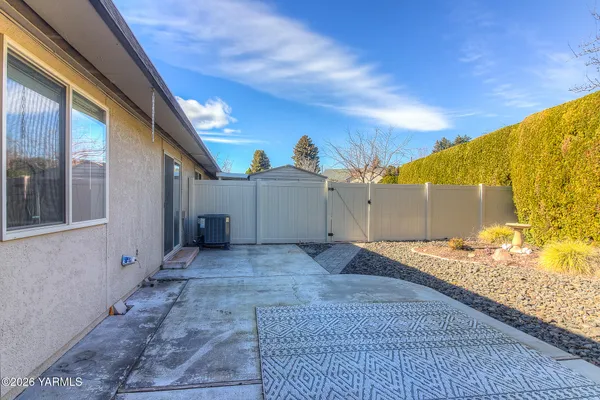 $330,000 | 100 North 60th Avenue, Unit 6, Yakima, WA 98908